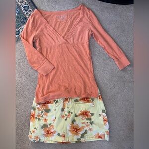 Women’s Skorts Outfit
Beautiful Matching Set
Floral Skorts W 3/4 Sleeves
Size 6